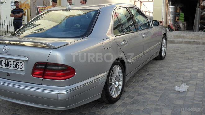 Mercedes E 270 2000, 210,000 km - 2.7 л - Bakı