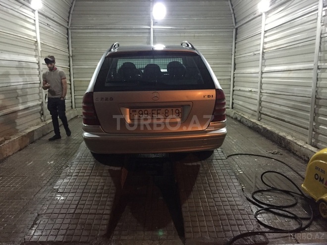 Mercedes C 220 2001, 301,780 km - 2.2 l - Bakı