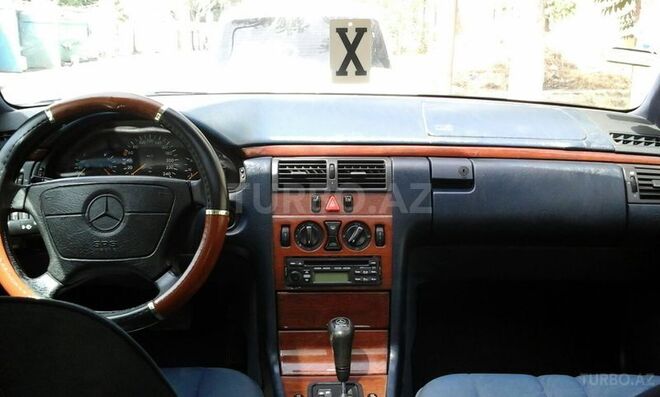 Mercedes E 200 1996, 200,000 km - 2.0 l - Bakı