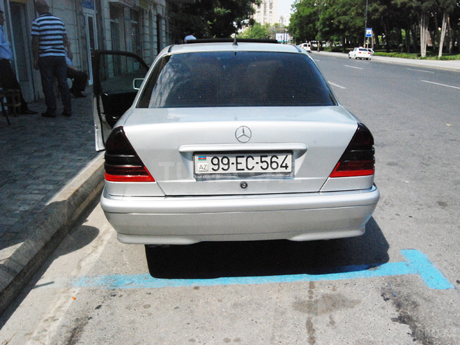 Mercedes C 220 1999, 245,000 km - 2.2 л - Bakı