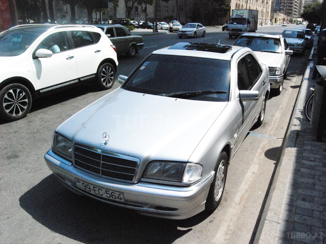 Mercedes C 220 1999, 245,000 km - 2.2 л - Bakı