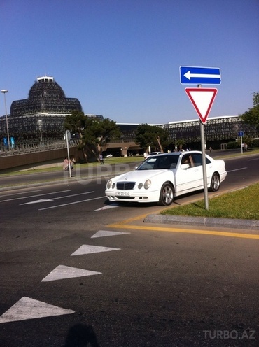 Mercedes E 240 2000, 182,000 km - 2.6 l - Bakı