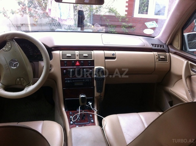 Mercedes E 240 2000, 182,000 km - 2.6 l - Bakı