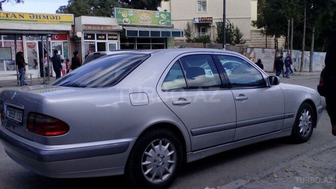 Mercedes E 220 2000, 280,000 km - 2.2 l - Bakı