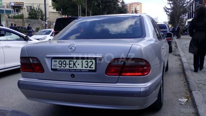 Mercedes E 220 2000, 280,000 km - 2.2 l - Bakı