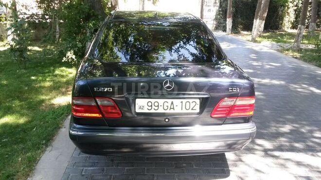Mercedes E 270 2000, 217,000 km - 2.7 l - Bakı