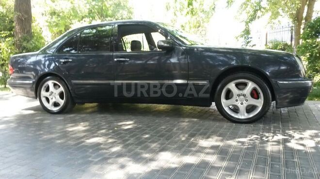 Mercedes E 270 2000, 217,000 km - 2.7 l - Bakı