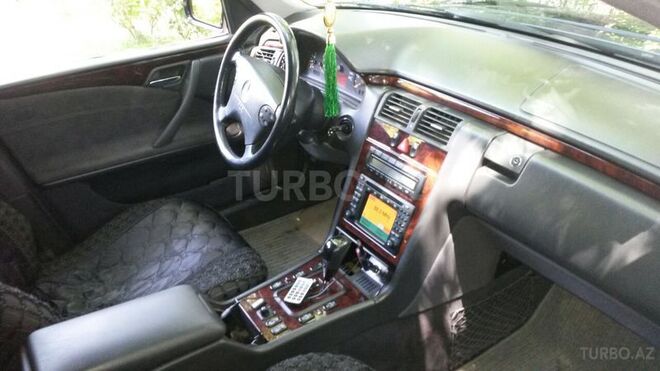 Mercedes E 270 2000, 217,000 km - 2.7 l - Bakı