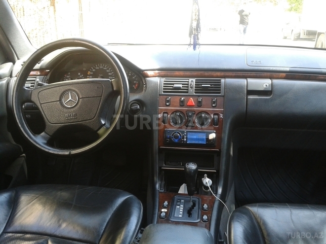 Mercedes E 230 1995, 238,000 km - 2.3 л - Bakı