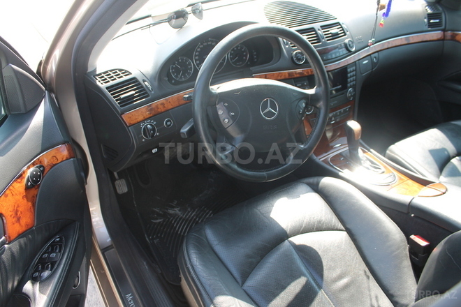Mercedes E 240 2003, 168,000 km - 2.6 l - Bakı