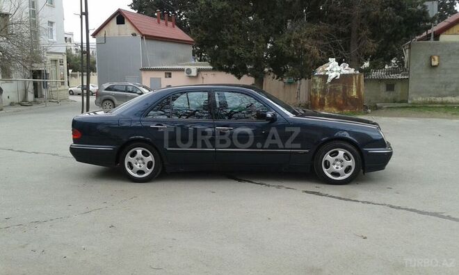 Mercedes E 240 2000, 250,000 km - 2.4 l - Bakı