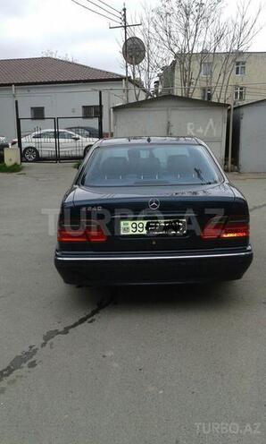Mercedes E 240 2000, 250,000 km - 2.4 l - Bakı
