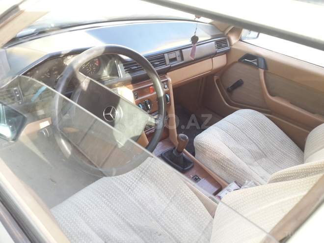 Mercedes E 230 1986, 4,512,383 km - 2.3 l - Bakı
