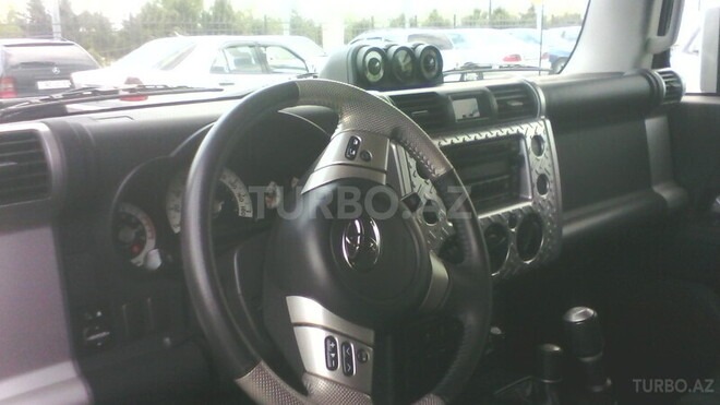 Toyota FJ Cruiser 2013, 25,000 km - 4.0 л - Bakı