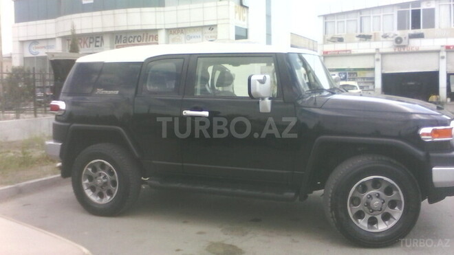 Toyota FJ Cruiser 2013, 25,000 km - 4.0 л - Bakı