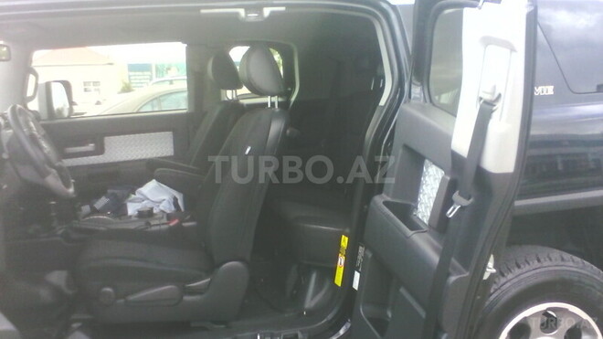 Toyota FJ Cruiser 2013, 25,000 km - 4.0 л - Bakı