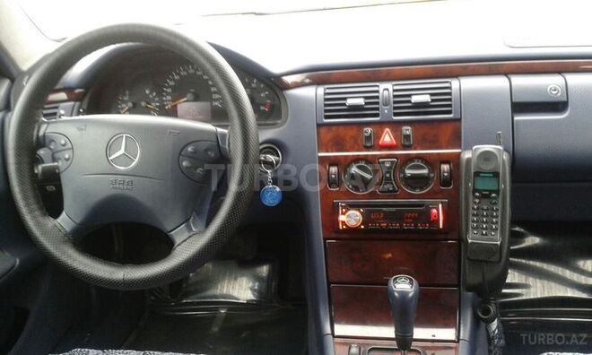 Mercedes E 220 2000, 190,000 km - 2.2 л - Bakı