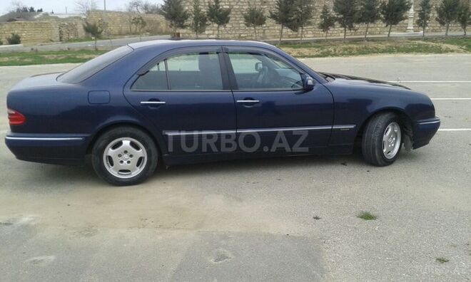 Mercedes E 220 2000, 190,000 km - 2.2 л - Bakı