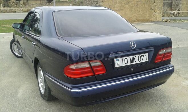 Mercedes E 220 2000, 190,000 km - 2.2 л - Bakı