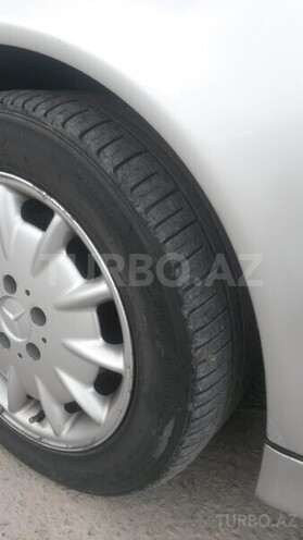 Mercedes E 220 1999, 223,000 km - 2.2 l - Bakı