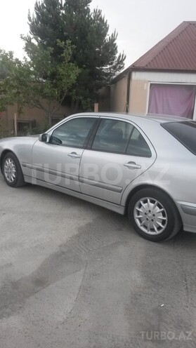 Mercedes E 220 1999, 223,000 km - 2.2 l - Bakı