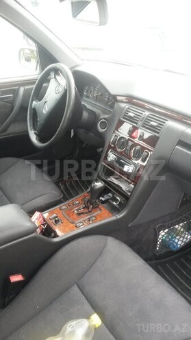 Mercedes E 220 1999, 223,000 km - 2.2 l - Bakı