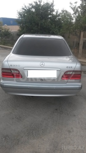 Mercedes E 220 1999, 223,000 km - 2.2 l - Bakı