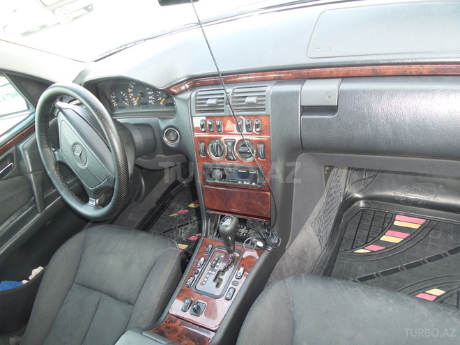 Mercedes E 240 1998, 300,000 km - 2.4 л - Bakı