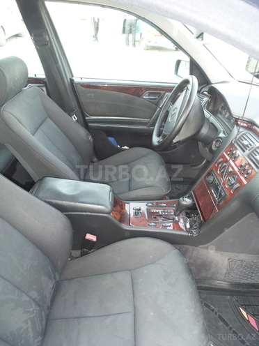 Mercedes E 240 1998, 300,000 km - 2.4 л - Bakı