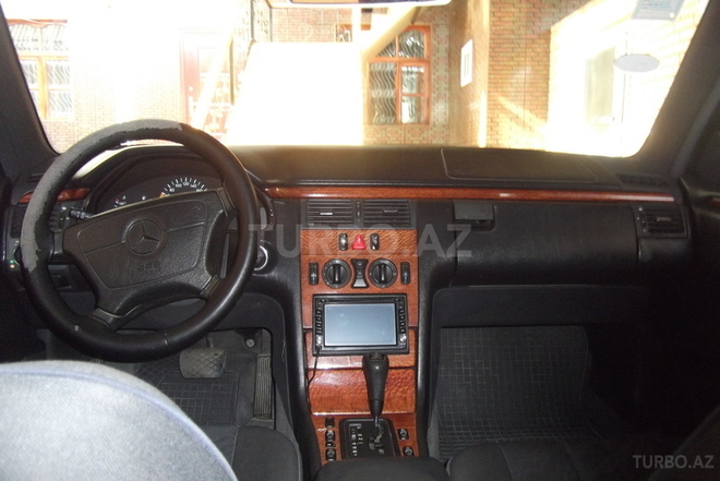 Mercedes E 240 1998, 354,000 km - 2.4 l - Bakı