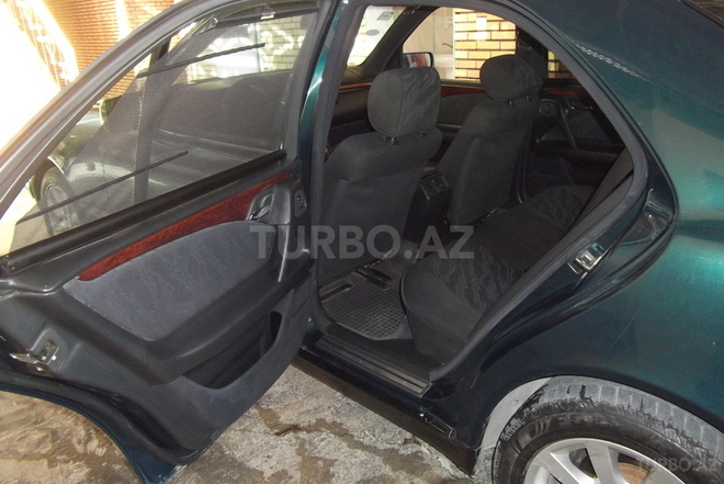 Mercedes E 240 1998, 354,000 km - 2.4 l - Bakı