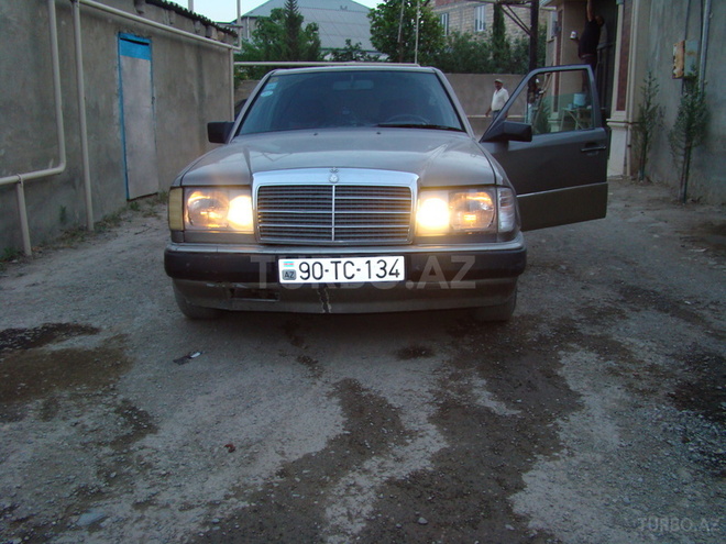 Mercedes E 260 1991, 375,000 km - 2.6 l - Bakı