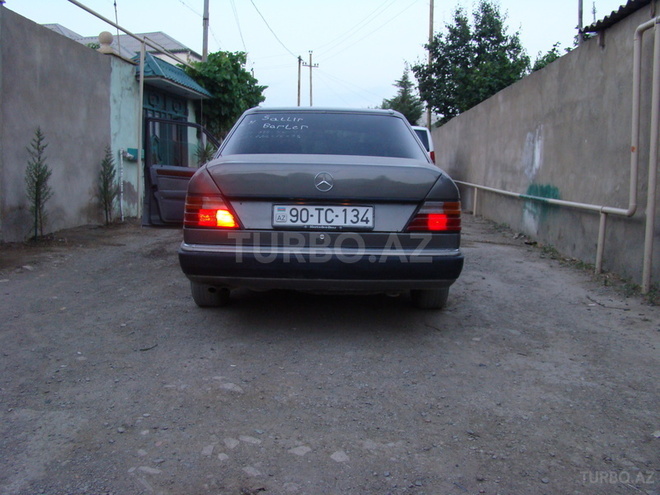 Mercedes E 260 1991, 375,000 km - 2.6 l - Bakı