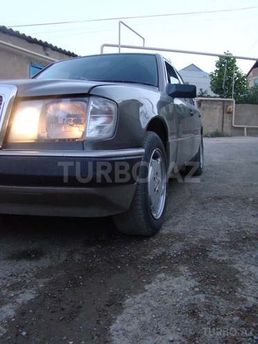 Mercedes E 260 1991, 375,000 km - 2.6 l - Bakı