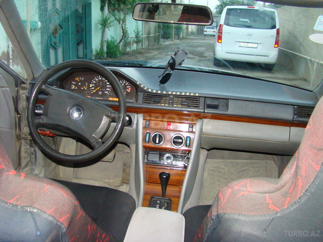Mercedes E 260 1991, 375,000 km - 2.6 l - Bakı