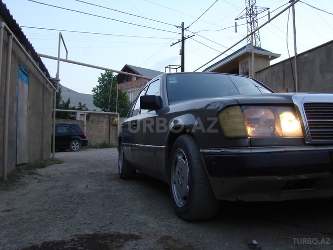 Mercedes E 260 1991, 375,000 km - 2.6 l - Bakı