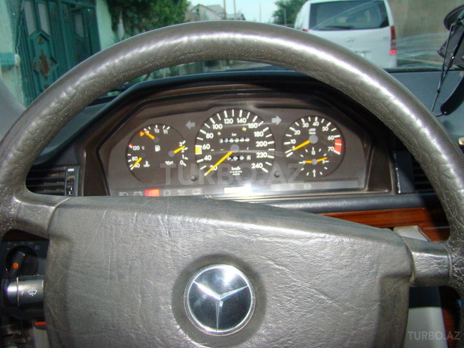 Mercedes E 260 1991, 375,000 km - 2.6 l - Bakı