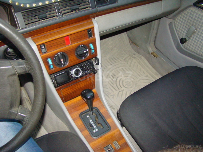 Mercedes E 260 1991, 375,000 km - 2.6 l - Bakı