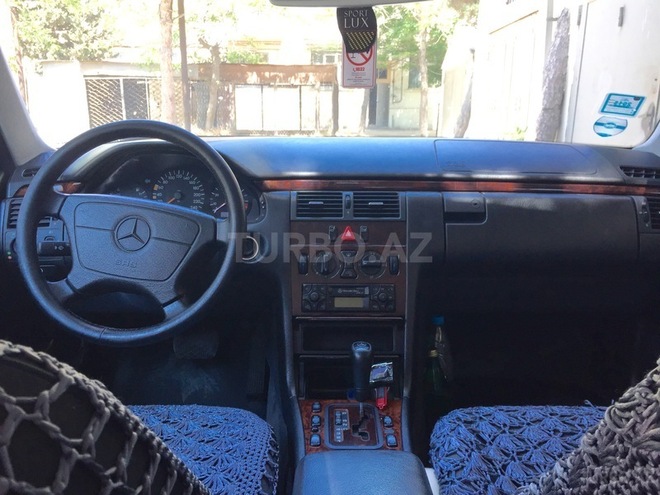 Mercedes E 200 1998, 190,000 km - 2.0 l - Bakı
