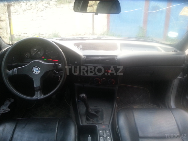 BMW 520 1988, 100,000 km - 2.0 l - Bakı