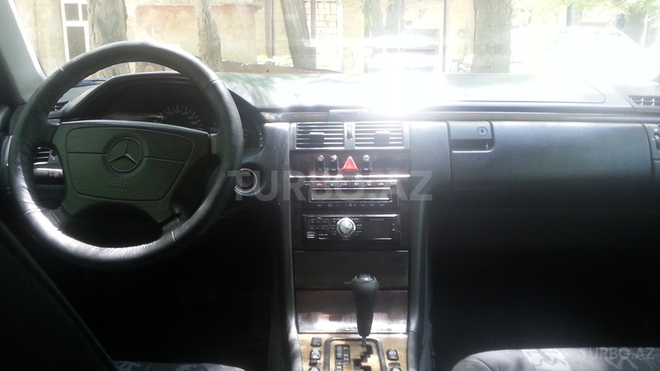 Mercedes E 240 1998, 230,000 km - 2.4 l - Bakı