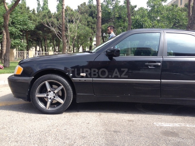 Mercedes C 220 2000, 247,000 km - 2.2 l - Bakı