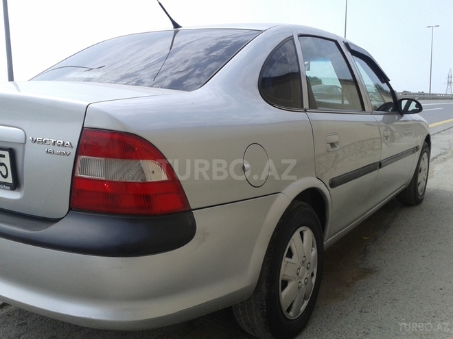 Opel Vectra 1997, 260,000 km - 1.6 l - Bakı