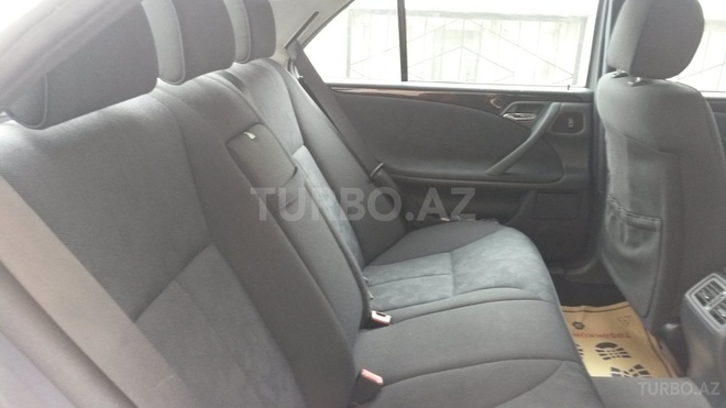 Mercedes E 240 2000, 223,500 km - 2.6 l - Bakı