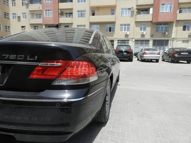 BMW 750 2006, 107,000 km - 4.8 л - Bakı