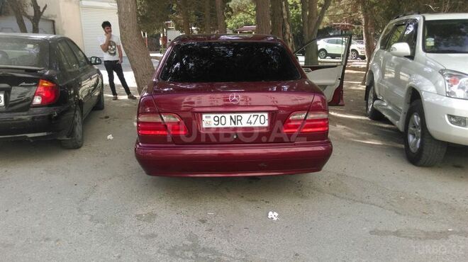 Mercedes E 240 2000, 200,000 km - 2.6 l - Bakı