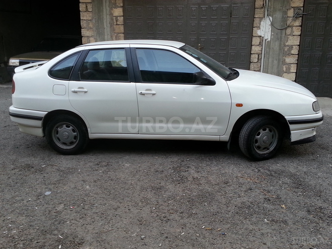 Volkswagen Polo 1995, 189,000 km - 1.6 l - Bakı