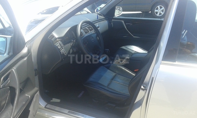Mercedes E 240 2000, 161,000 km - 2.4 l - Bakı