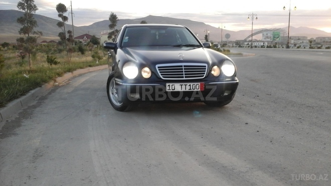 Mercedes E 240 2000, 258,000 km - 2.6 l - Bakı