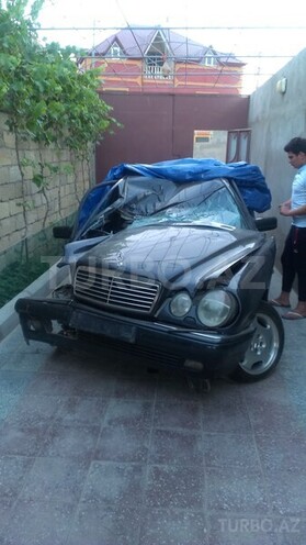 Mercedes E 240 1999, 200,000 km - 2.4 l - Bakı